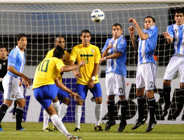 Ronaldinho Brasil x Argentina (Foto: AFP)