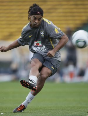 Ronaldinho no treino da Seleção em Córdoba (Foto: Mowa Press)