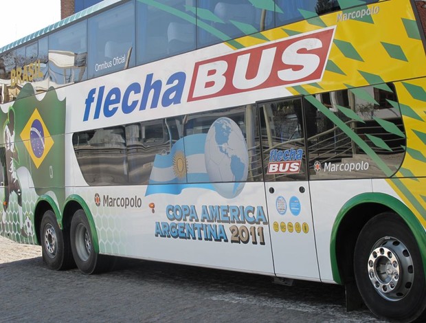 ônibus seleção Copa América utilizado para o Superclássico (Foto: Márcio Iannacca / Globoesporte.com)