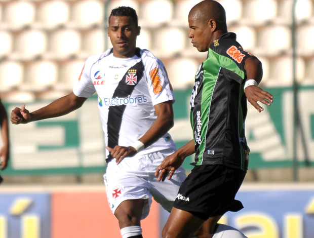 dudu américa-mg e elton vasco (Foto: Douglas Magno / Agência Estado)