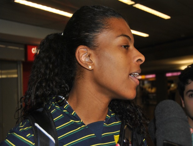 Fernanda Garay desembarque seleção (Foto: João Gabriel Rodrigues / GLOBOESPORTE.COM)