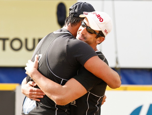 pedro cunha ricardo vôlei de praia circuito mundial haia (Foto: getty Images)