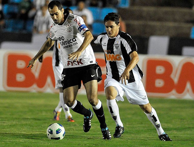 danilo lima corinthians x Atlético-MG (Foto: Agência Estado)