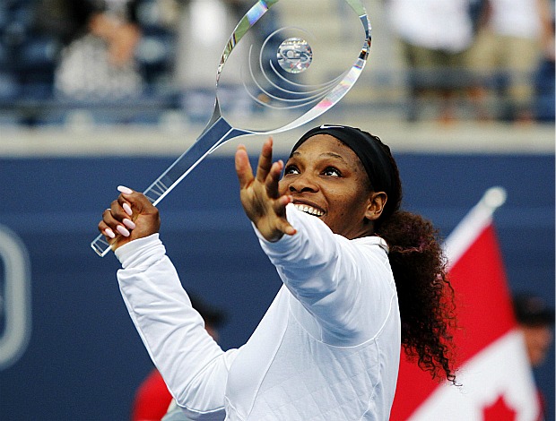 Serena Williams tênis Toronto final troféu (Foto: Reuters)