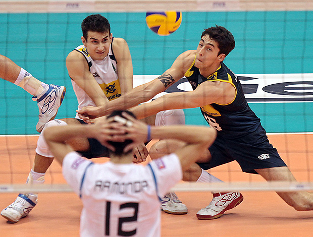 Kachel e Lucas Lóh, Brasil Mundial Juvenil de Vôlei (Foto: Divulgação / FIVB)