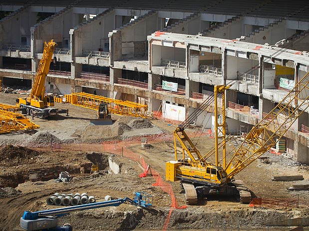 Nesta quarta-feira, as obras do Estádio Maracanã foram visitadas por membros do Comitê Olímpico Internacional para vistoria. Foto: AP