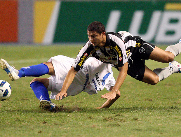 elkeson botafogo avaí gramado engenhão (Foto: Marcos de Paula / Agência Estado)