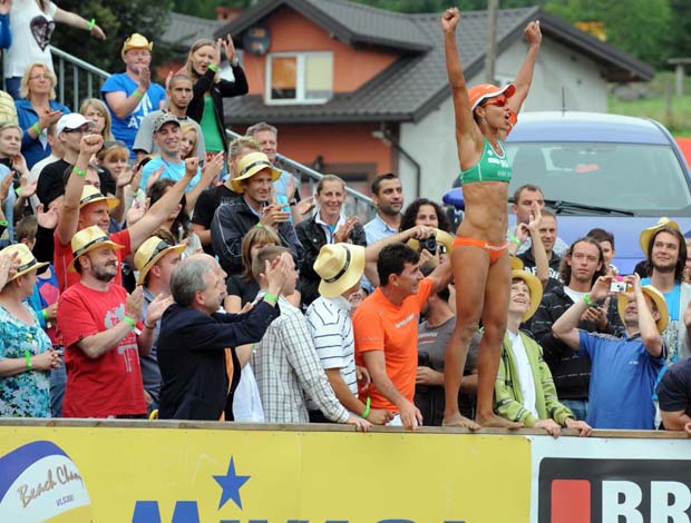 Juliana, volei de praia (Foto: Divulgação/FIVB)