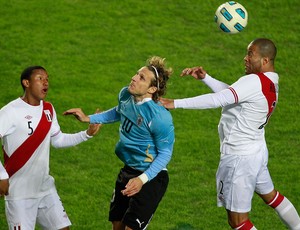 uruguai x peru forlan (Foto: AP)