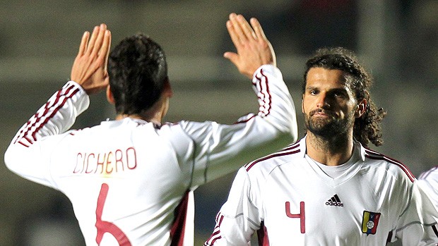 Gabriel Cichero e Oswaldo Vizcarrondo gol Venezuela (Foto: EFE)