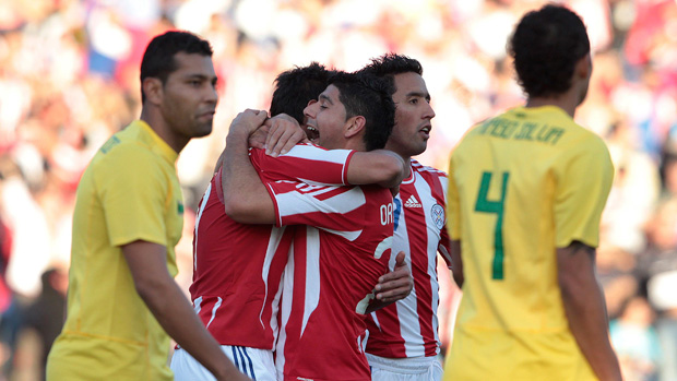 roque santa cruz  brasil x paraguai (Foto: Agência Reuters)