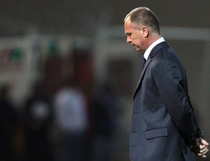 Mano Menezes no jogo do Brasil contra o Equador (Foto: EFE)