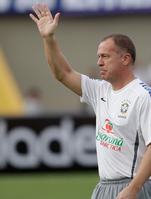 Mano Menezes treino Seleção (Foto: Mowa Press)