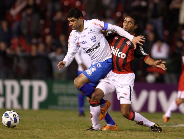 william cleber santana avaí x atlético paranaense (Foto: Agência Estado)