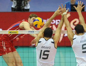 vôlei mikhaylov russia  joão paulo bravo e sidão brasil liga mundial (Foto: divulgação / FIVB)