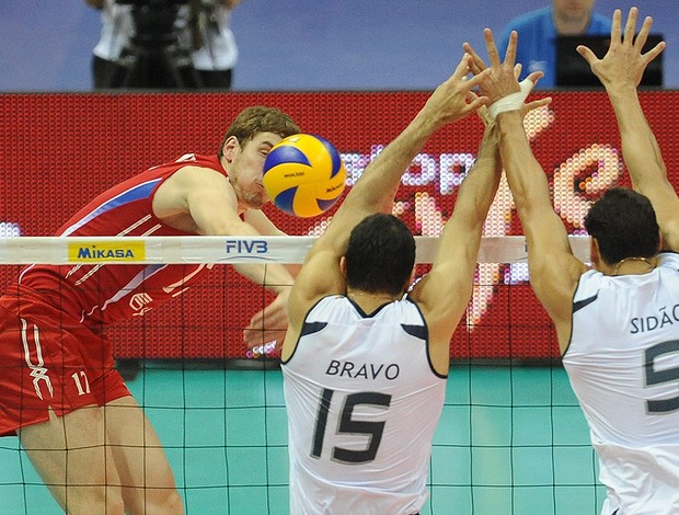 vôlei mikhaylov russia  joão paulo bravo e sidão brasil liga mundial (Foto: divulgação / FIVB)