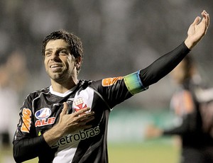 Juninho Pernambucano comemora gol do Vasco (Foto: Eliaria Andrade / Ag. O Globo)