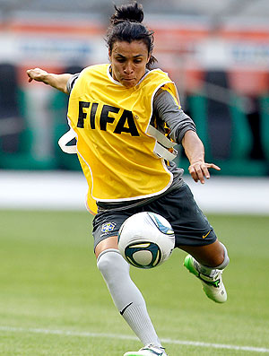 Marta no treino da seleção  (Foto: AP)