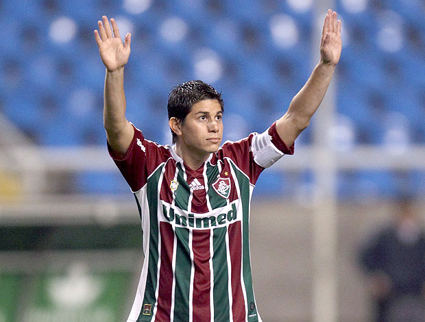 Conca na partida do Fluminense contra o Atlético-PR (Foto: Alexandre Cassiano / Ag. O Globo)