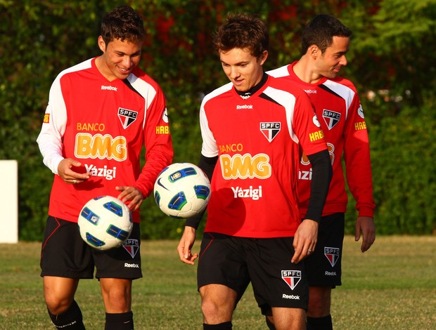 Dagoberto treinou normalmente nesta quinta-feira, no CT (Foto: Vipcomm)