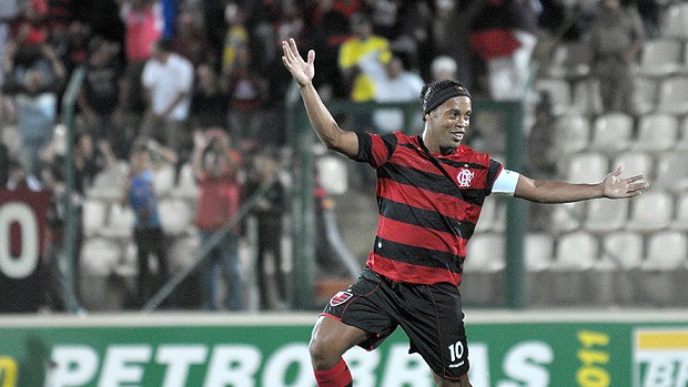 Ronaldinho gol Flamengo x América-MG (Foto: Ag. Estado)