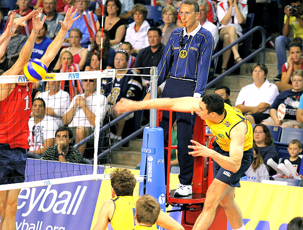 Théo na partida da seleção de vôlei (Foto: Divulgação / FIVB)