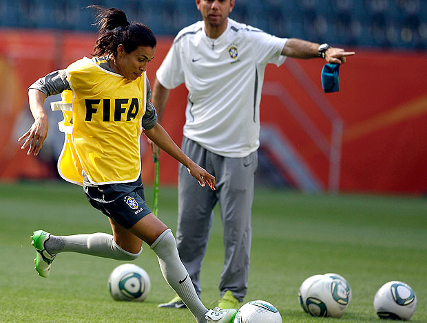 Marta no treino da seleção  (Foto: AP)