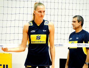 Mari no treino da seleção de vôlei (Foto: Helena Rebello / Globoesporte.com)