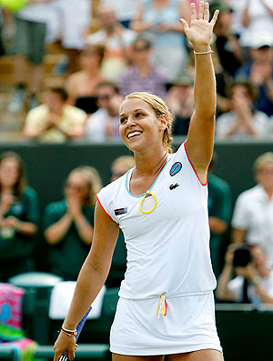 Dominica Cibulkova tênis Wimbledon oitavas (Foto: AP)