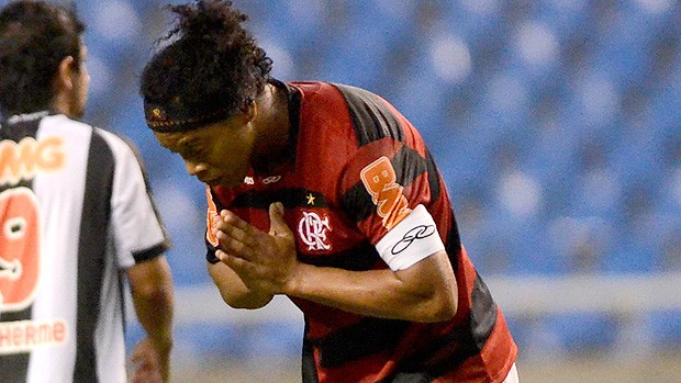 ronaldinho gaucho flamengo gol atlético-mg (Foto: Alexandre Loureiro / Vipcomm)