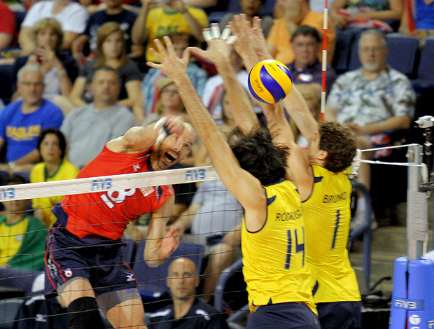 vôlei rodrigão bruninho brasil stanley eua (Foto: divulgação / FIVB)