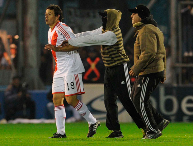 river plate confusão adalberto roman (Foto: AP)