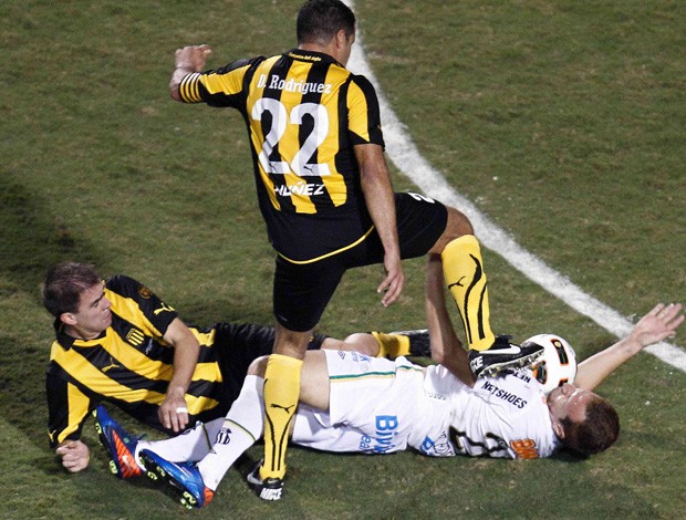 ze eduardo love santos x peñarol (Foto: Reuters)