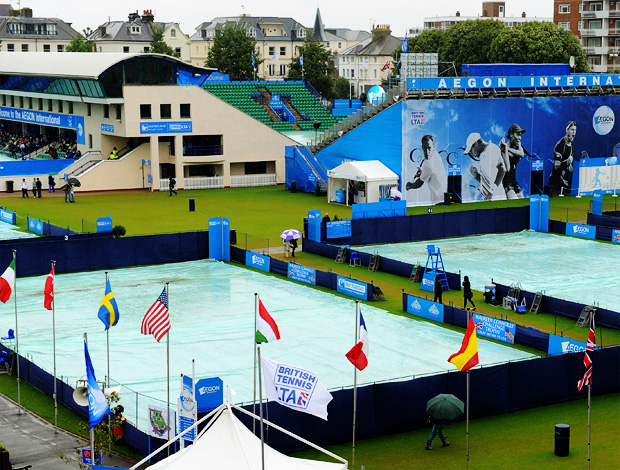 Eastbourne tênis chuva quadras lonas (Foto: Getty Images)