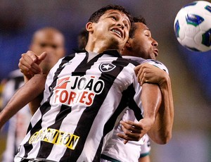 elkeson botafogo coritiba (Foto: Satiro Sodré / AGIF)