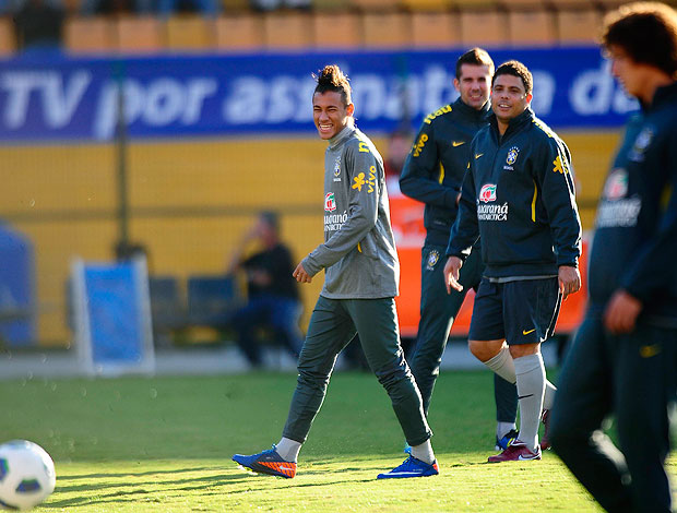 Neymar e Ronaldo no treino da Seleção (Foto: Marcos Ribolli / GLOBOESPORTE.COM)