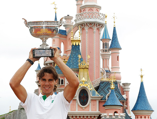 tênis rafael nadal troféu roland garros eurodisney (Foto: agência Reuters)