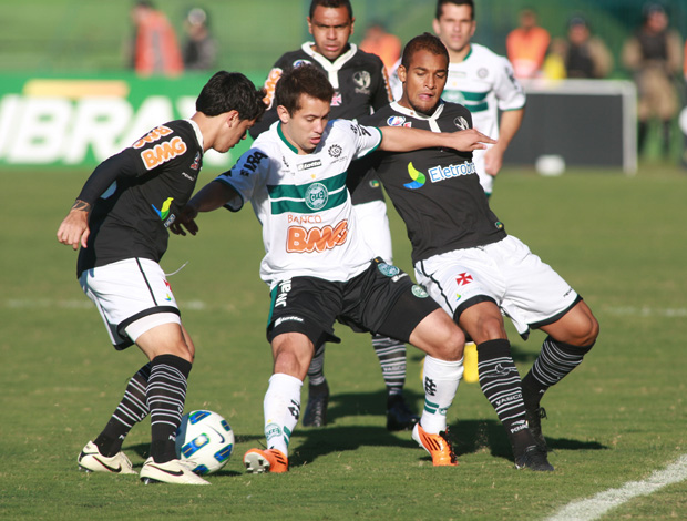 fagner felipe bastos coritiba x vasco (Foto: Agência Estado)