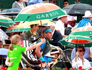 Rafael Nadal chuva tênis Roland Garros final (Foto: Reuters)