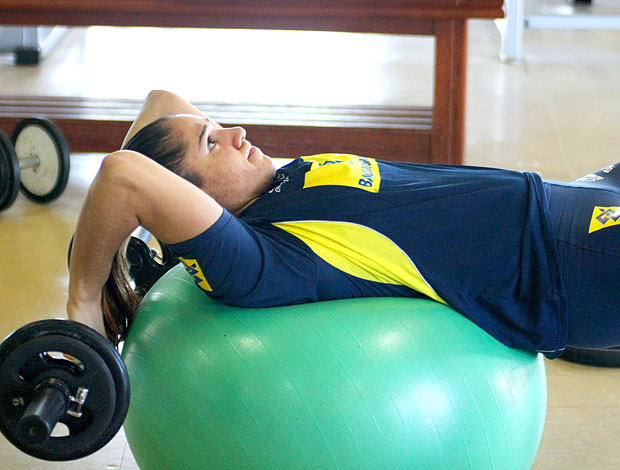 Natália no treino da seleção de vôlei (Foto: Alexandre Arruda / CBV)