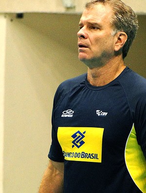 Bernardinho no treino da seleção de vôlei (Foto: Helena Rebello / Globoesporte.com)