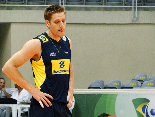 Murilo no treino da seleção de vôlei (Foto: Helena Rebello / Globoesporte.com)