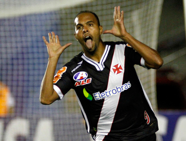 vasco x coritiba alecsandro gol (Foto: Marcelo de Jesus/Globoesporte.com)