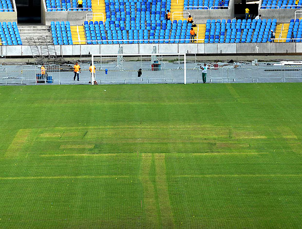 estado do estádio Engenhão após o show  (Foto: André Durão / GLOBOESPORTE.COM)