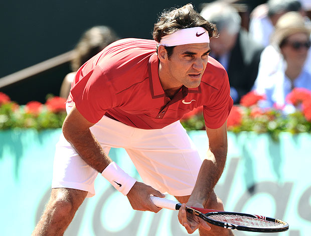 Roger Federer gola polo tênis Roland Garros 1r (Foto: AFP)