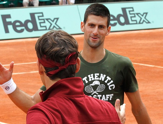 Djokovic e Federer em Roland Garros (Foto: AP)