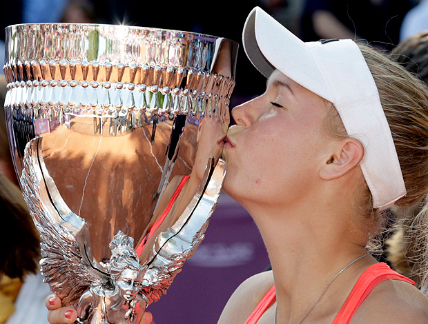 Caroline Wozniacki tênis troféu Bruxelas final (Foto: AP)