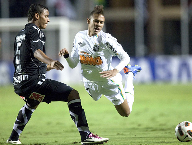 Neymar na partida do Santos contra o Once Caldas (Foto: EFE)