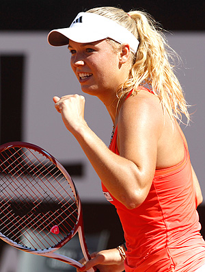 Caroline Wozniacki comemora vitória em Roma (Foto: Reuters)