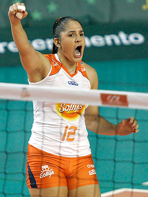 Natália comemora ponto no vôlei (Foto: Divulgação / CBV)